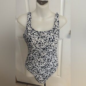 Med Victoria's Secret PINK black\White Ditsy Floral one-piece swimsuit.  In EUC!